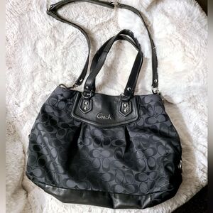 AUTHENTIC COACH BLACK SIGNATURE HANDBAG/SHOULDER BAG
